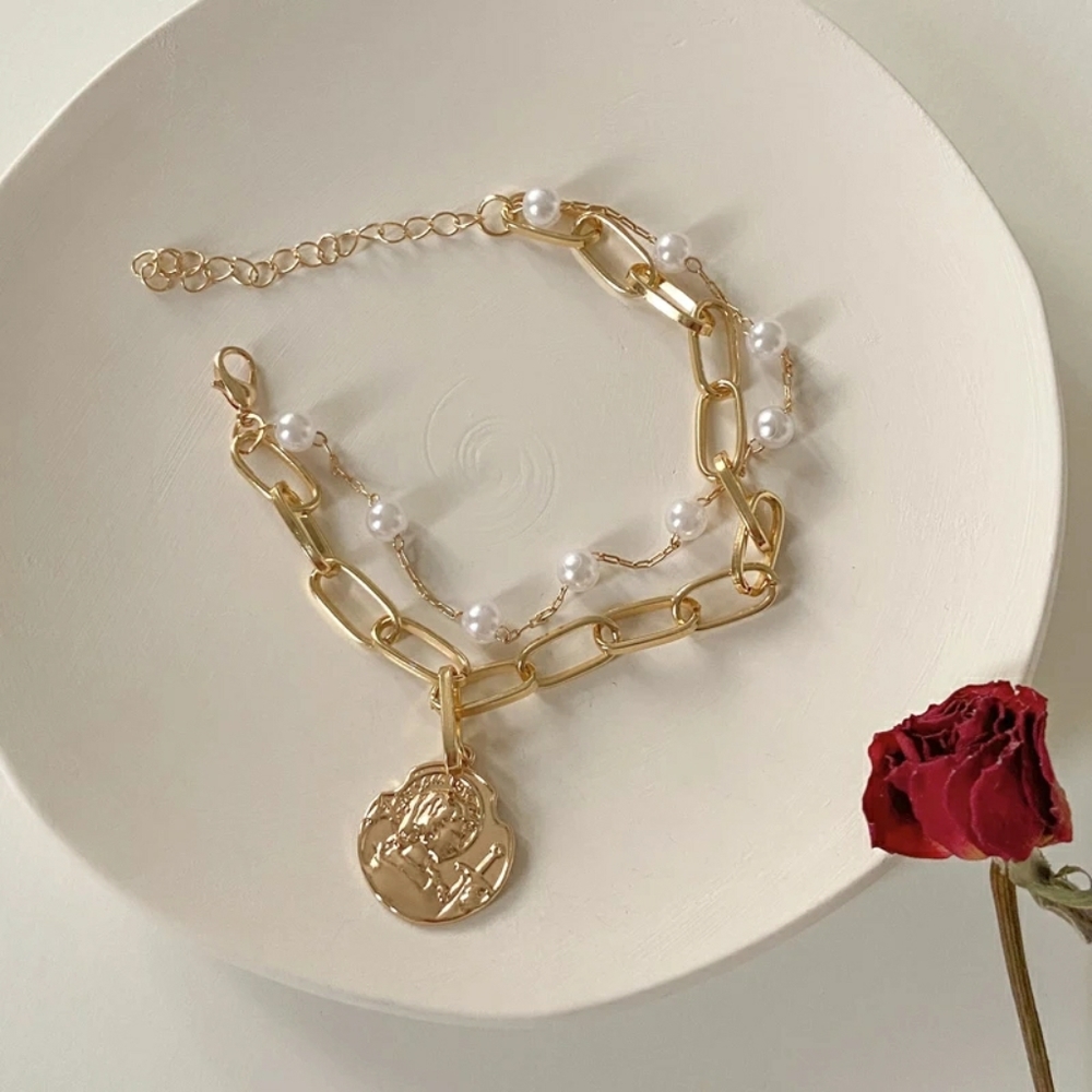 💎✨ Medallion Pearl Bracelet - Picture 6 of 6